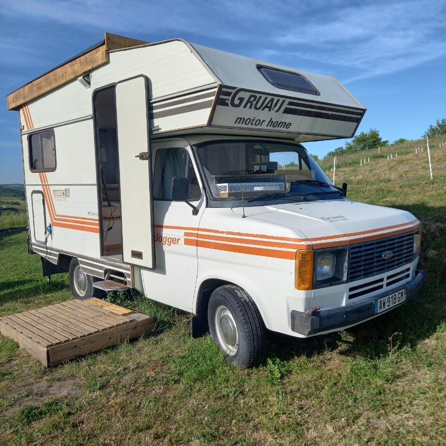 Camping Car Vintage Saint-Barthelemy-le-Plain Exterior foto