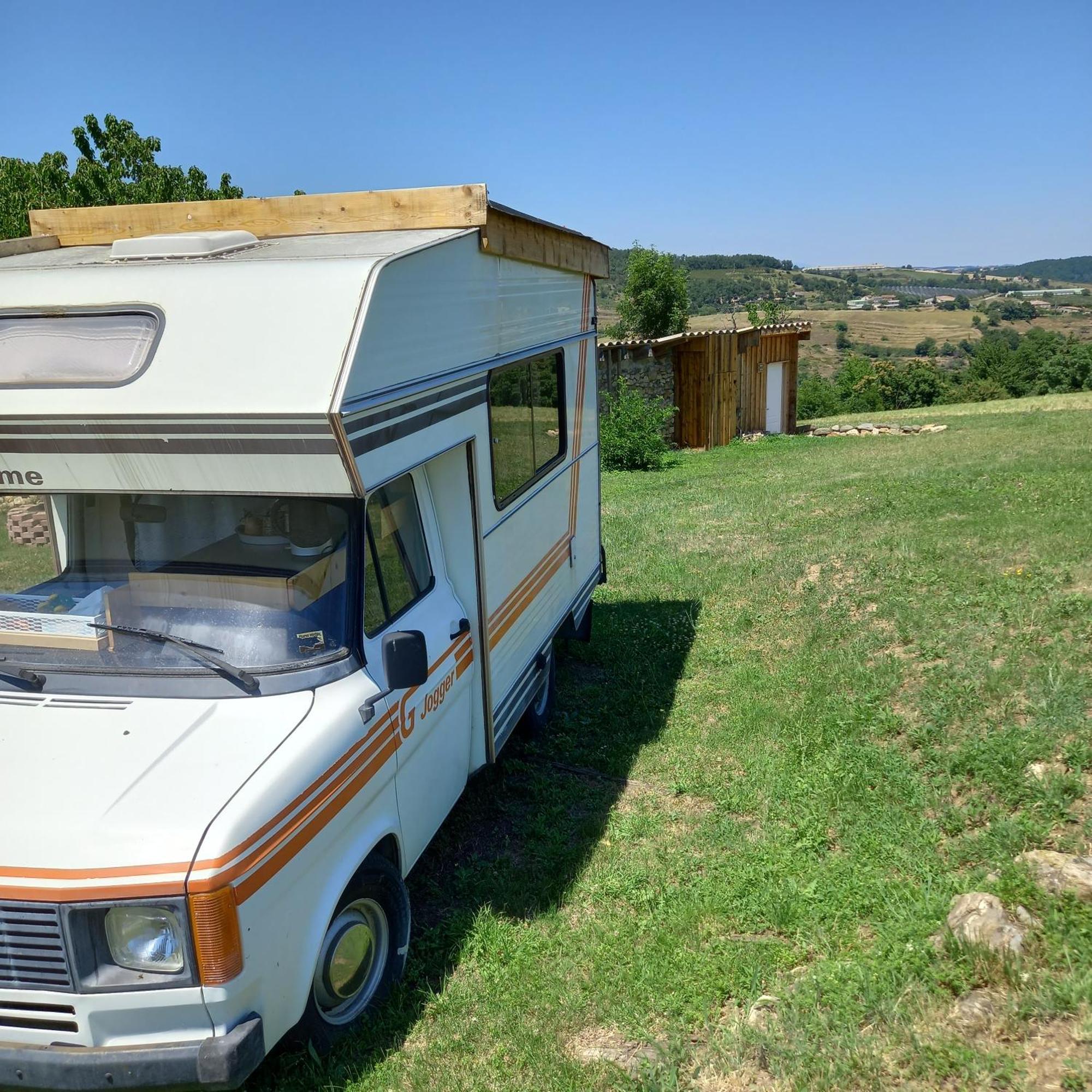 Camping Car Vintage Saint-Barthelemy-le-Plain Exterior foto