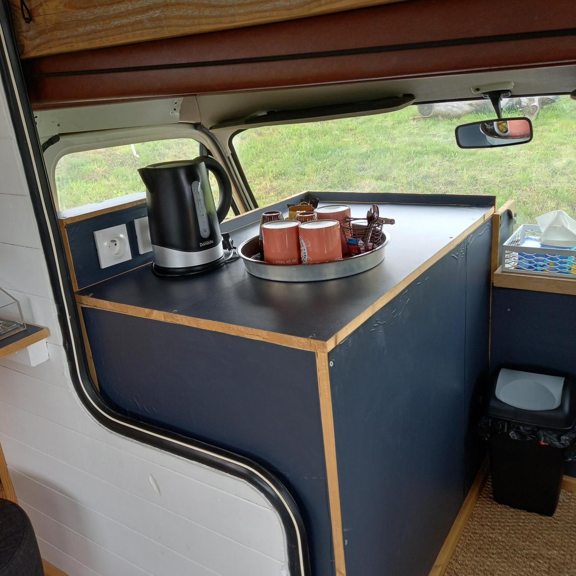 Camping Car Vintage Saint-Barthelemy-le-Plain Exterior foto