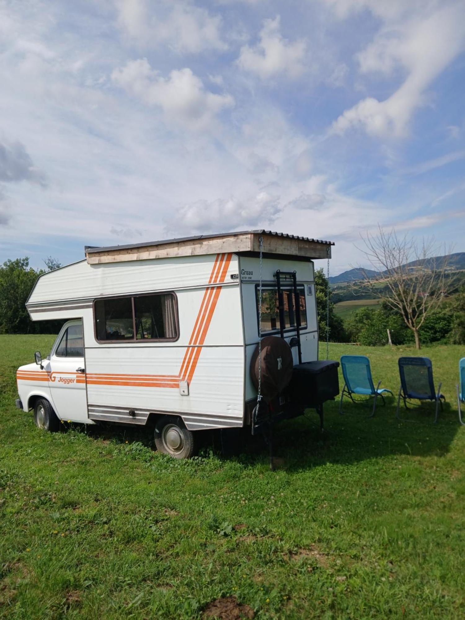 Camping Car Vintage Saint-Barthelemy-le-Plain Exterior foto